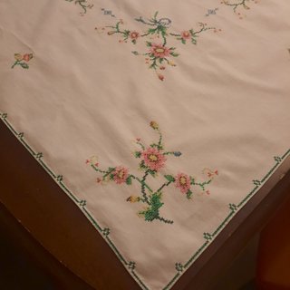 Tovaglietta con fiori ricamati
