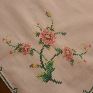 Tovaglietta con fiori ricamati