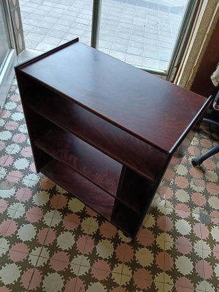 Mesa TV madera con estantes