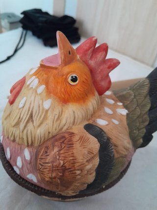 Figura decorativa gallina in ceramica