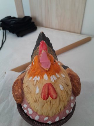 Figura decorativa gallina in ceramica