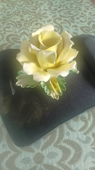 Rosa de porcelana hecha a mano Nápoles Italia
