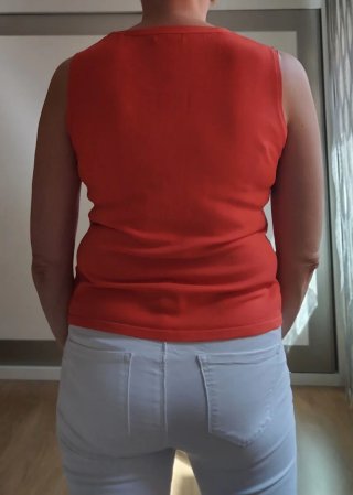 Conjunto naranja y blanco