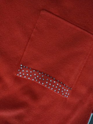 Conjunto naranja y blanco