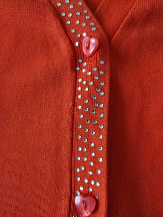 Conjunto naranja y blanco