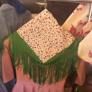 Mantoncillo estampado flores niña