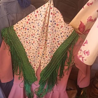 Mantoncillo estampado flores niña