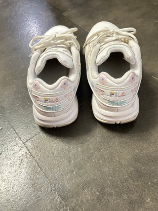 Zapatillas Fila Blancas y Rosas