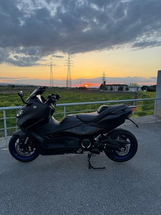 YAMAHA TMAX 560
