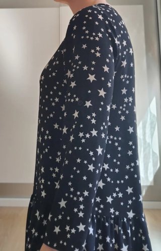 Vestido negro con estrellas blancas