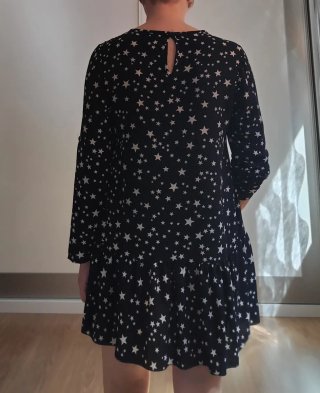 Vestido negro con estrellas blancas