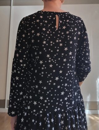 Vestido negro con estrellas blancas