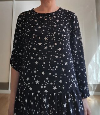 Vestido negro con estrellas blancas