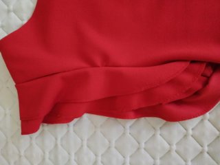 Camiseta roja con volantes