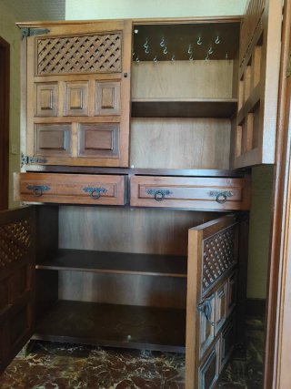 Mueble castellano rústico de madera vintage