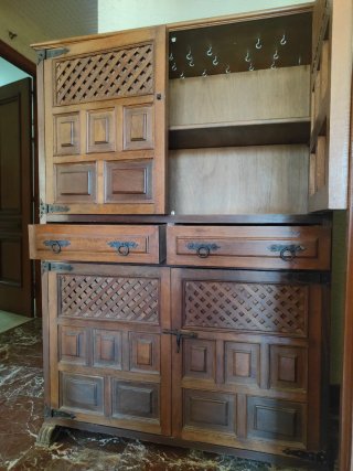 Mueble castellano rústico de madera vintage