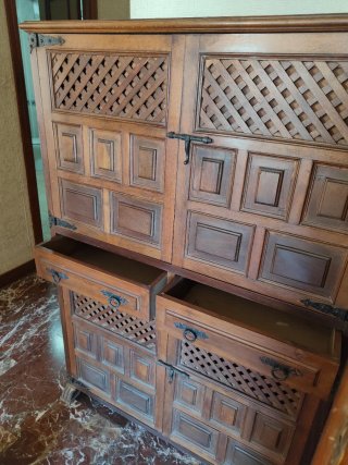 Mueble castellano rústico de madera vintage