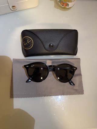 Gafas de sol Ray-Ban RB2180 negras
