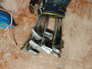 Bolsa de palos de golf con palos