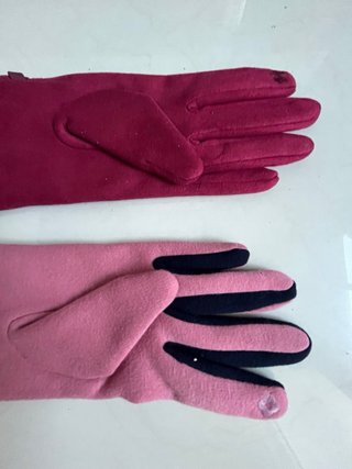 Guantes rosas y burdeos con detalle