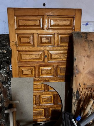 Puerta castellana de madera maciza