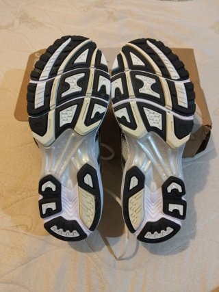 Zapatillas deportivas parecidas a Asics plateadas