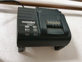 Soporte Impreso en 3D para cargador METABO 18V