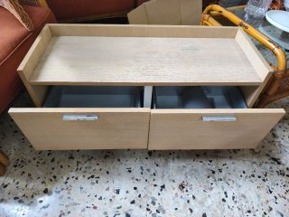 Mesa de TV con ruedas