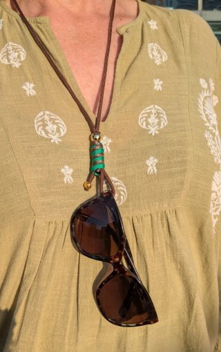 Colgante para gafas hecho a mano