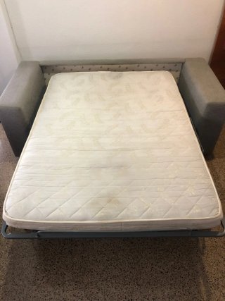 Sofá cama gris tela