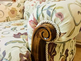 Sofá y sillones clásicos Luis XV tapizado nuevo