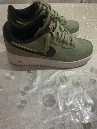 Nike Air Force 1 Verde y Dorado