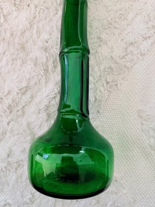 Vaso di fiori in vetro verde