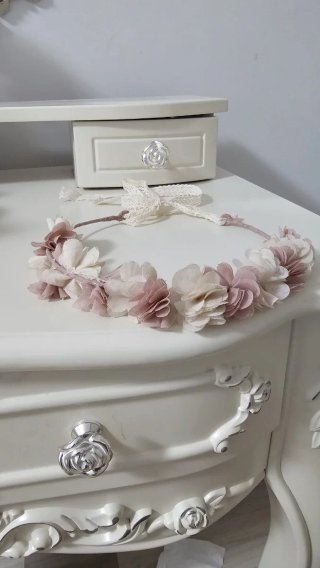 Vestido Comunión , zapatos 35, corona flores.