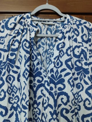 Vestido estampado azul y blanco
