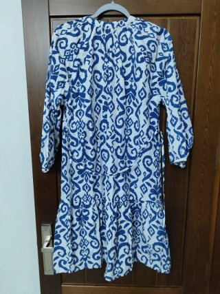 Vestido estampado azul y blanco