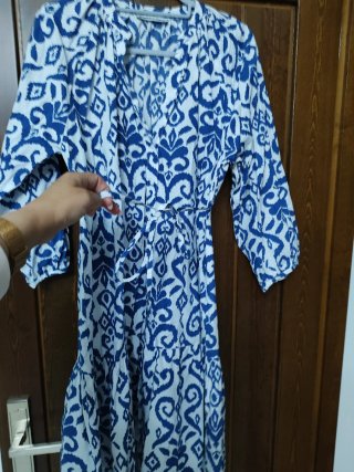 Vestido estampado azul y blanco