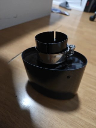 Cola de escape carbono
