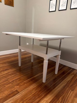 Mesa auxiliar blanca de madera