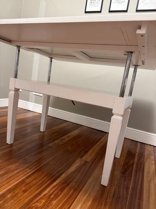 Mesa auxiliar blanca de madera