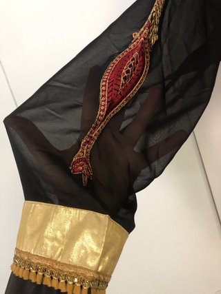 Caftán Negro y Dorado omaní