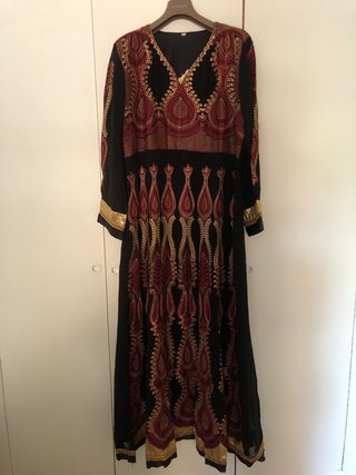 Caftán Negro y Dorado omaní