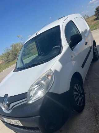 Renault Kangoo compact 2015 con puerta trasera sup