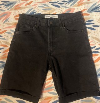 Pantalones cortos vaqueros Bershka azules y negros