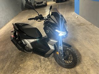 Vogue SR1 ADV Maxi Scooter Negra/Gris