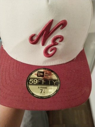 Gorra New Era Blanca y Roja