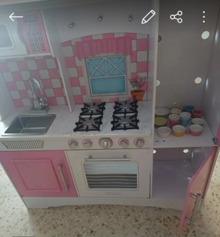 Cocinita de juguete rosa