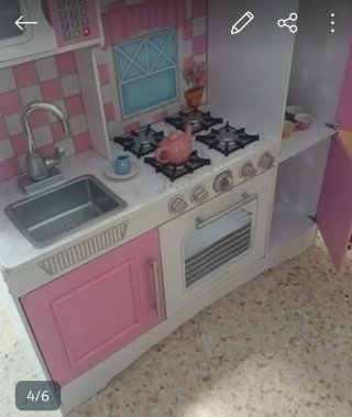 Cocinita de juguete rosa