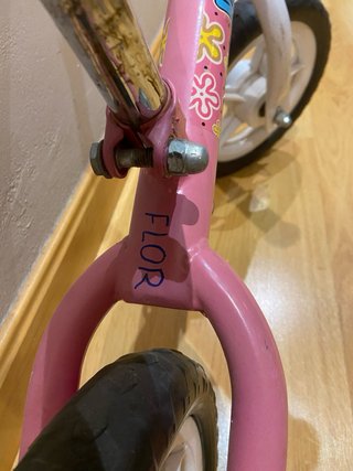 Bicicleta de equilibrio rosa