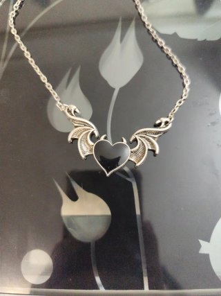 Collar Gótico Corazón Alas